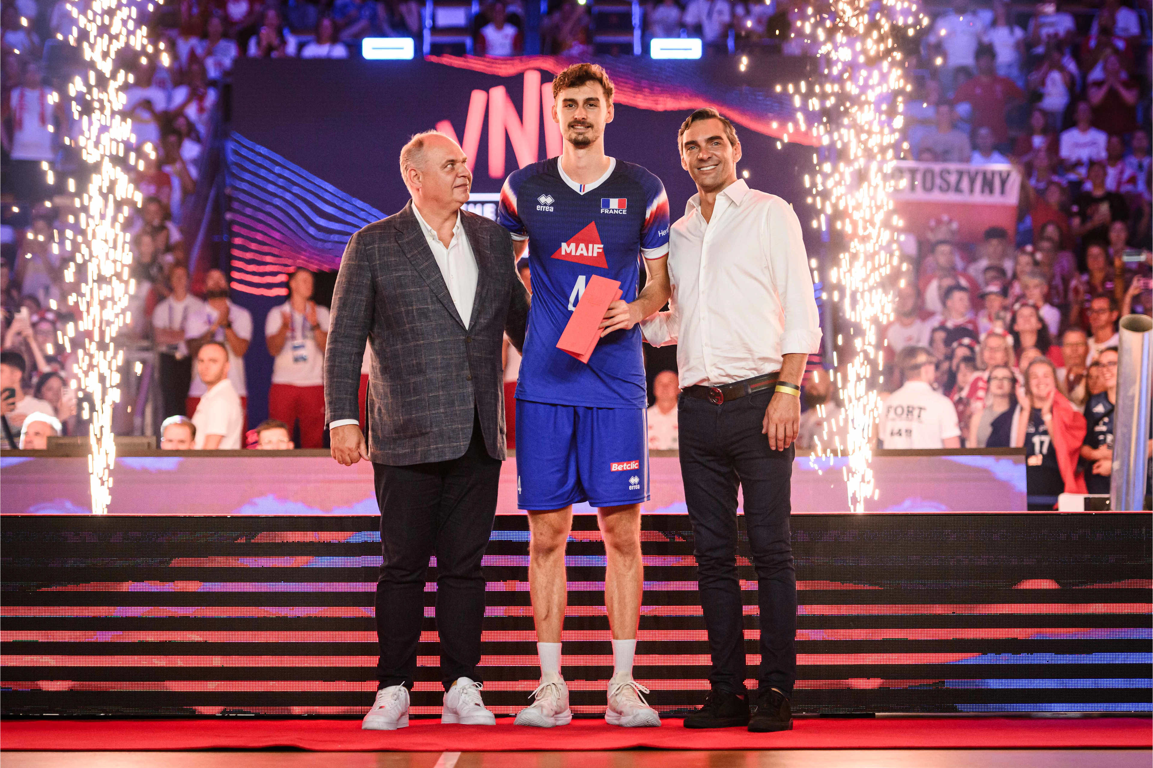 法国队碾压波兰队，波尔带队取胜